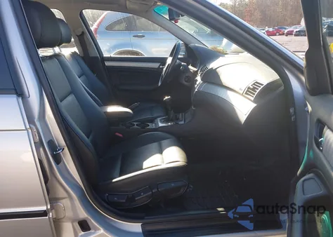 2005 BMW 325Xi z USA, uszkodzony, nr VIN WBAEU33495PN99552